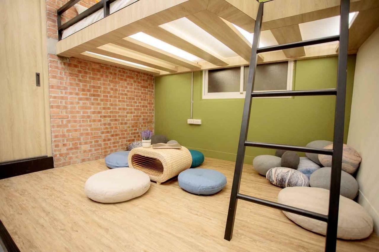 Bird Series B&B&Hostel複合式民宿#本國旅客須先匯款 Tainan Exteriör bild