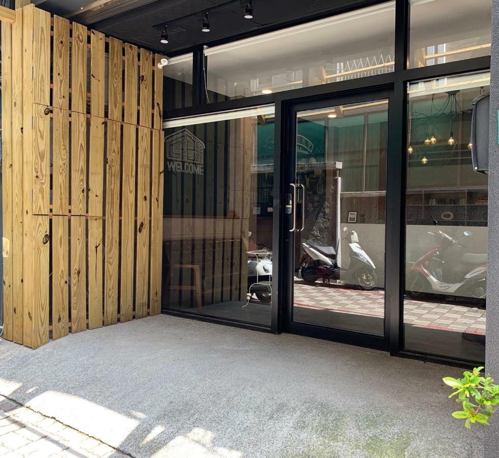 Bird Series B&B&Hostel複合式民宿#本國旅客須先匯款 Tainan Exteriör bild