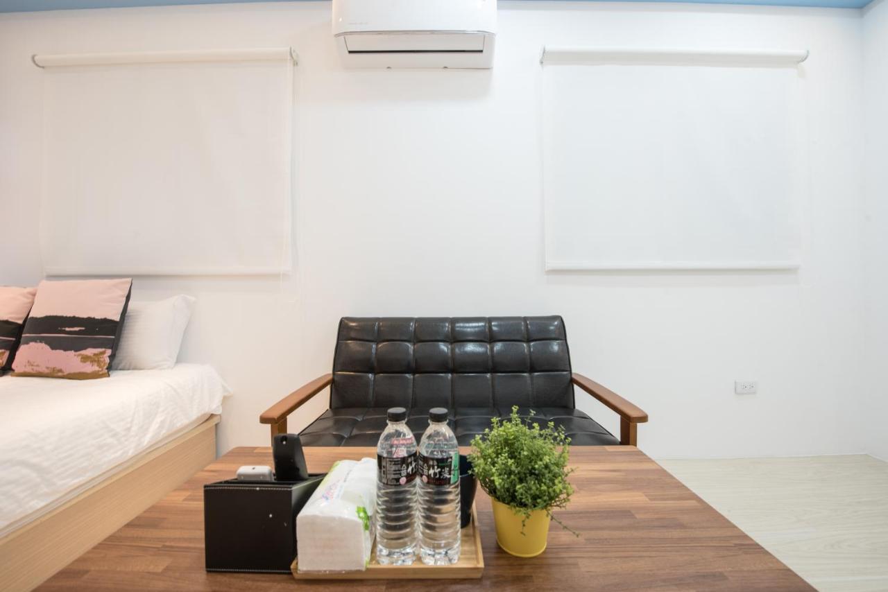Bird Series B&B&Hostel複合式民宿#本國旅客須先匯款 Tainan Exteriör bild